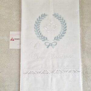 TOALHA DE BATISMO| BRANCA BORDADA A AZUL E BRANCO 75%ALGODÃO 25%POLIESTER