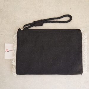 NECESSAIRE PRETA COM FRANJAS 100% ALGODÃO 340G 23X15CM