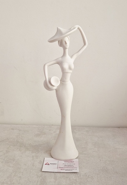 MARFINITE| AFRICANA ABSTRATA COM MÃO NA CABEÇA 34CM